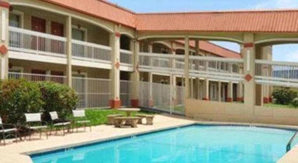Oyo Hotel Tyler Northwest Mineola Hwy Exterior photo